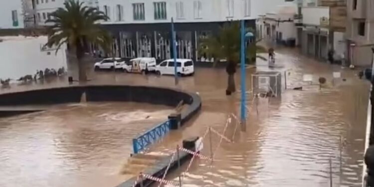 Σε κατάσταση έκτακτης ανάγκης το νησί Λανθαρότε έπειτα από καταστροφικές πλημμύρες