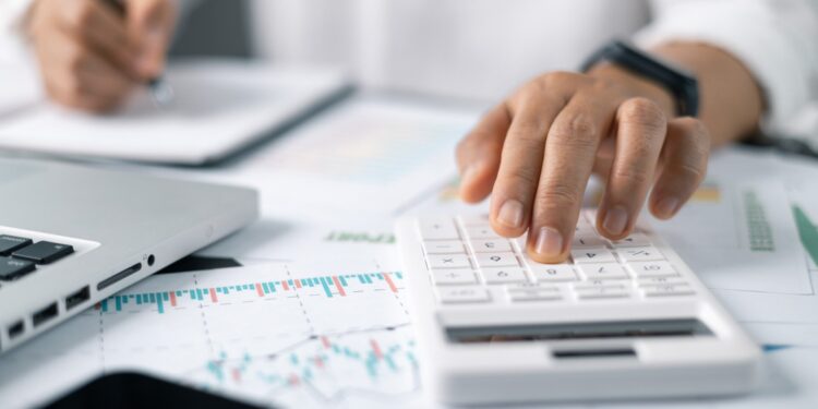 Τι οδήγησε σε επίπεδα-ρεκόρ εισοδήματα και φόρους