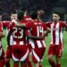 Οι νίκες των Μπαρτσελόνα και Παρί φέρνουν τους Πειραιώτες πιο κοντά στη League Phase του Champions League