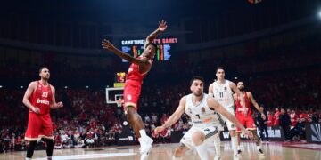 Ολυμπιακός από «ατσάλι» και 2-0