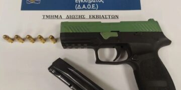 Αττική: Συνελήφθη 35χρονος που οπλοφορούσε σε κατάστημα