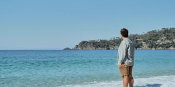 Τα 7 σημάδια που μαρτυρούν πως ένας άνδρας έχει πληγωθεί στο παρελθόν, αλλά το κρύβει καλά