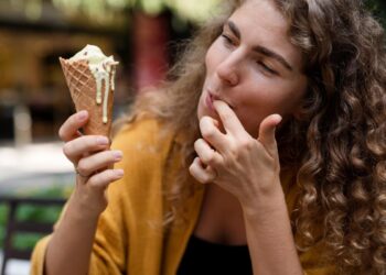 Politico: Στο στόχαστρο της ΕΕ παγωτά, τσιγάρα, ζυμαρικά