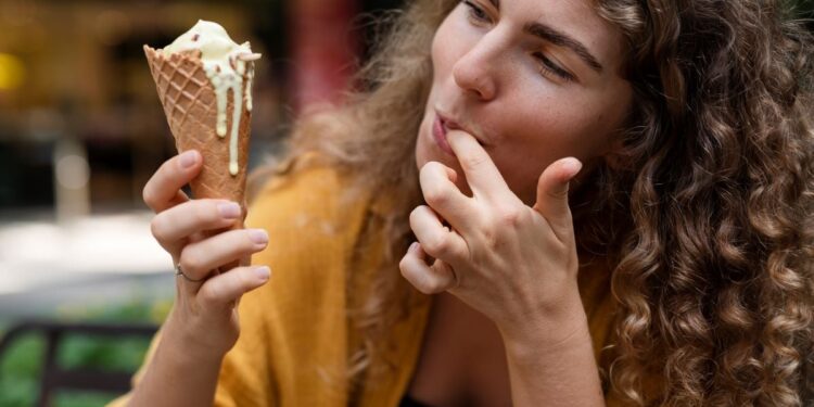 Politico: Στο στόχαστρο της ΕΕ παγωτά, τσιγάρα, ζυμαρικά