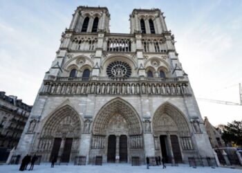 Πάπας Φραγκίσκος: Οι καμπάνες της Παναγίας των Παρισίων χτύπησαν 88 φορές όσα τα χρόνια ζωής του ποντίφικα