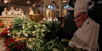 Ο θάνατος του Πάπα Φραγκίσκου οφείλεται σε εγκεφαλικό επεισόδιο και καρδιακή ανεπάρκεια