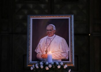 Ο Πάπας Φραγκίσκος πέρασε την τελευταία μέρα δουλεύοντας, παρά τις οδηγίες των γιατρών