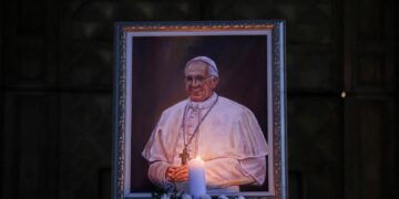 Ο Πάπας Φραγκίσκος πέρασε την τελευταία μέρα δουλεύοντας, παρά τις οδηγίες των γιατρών