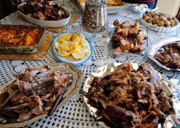 Στα ίδια επίπεδα με πέρυσι η τιμή κιλού για το κρέας στο «Καλάθι του Πάσχα»