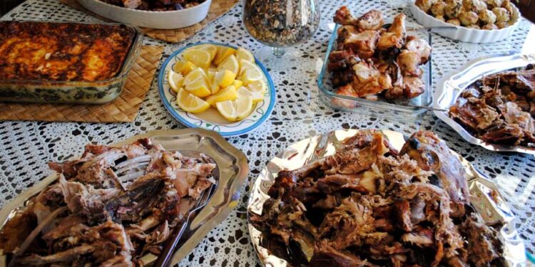 Στα ίδια επίπεδα με πέρυσι η τιμή κιλού για το κρέας στο «Καλάθι του Πάσχα»