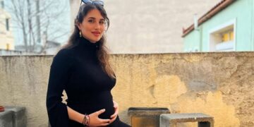 Το πάρτι στο Σούνιο λίγο πριν γίνει μητέρα