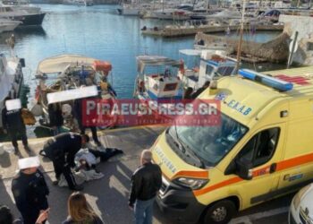 Συναγερμός στον Πειραιά: Άνδρας έπεσε στα παγωμένα νερά της Μαρίνας Ζέας