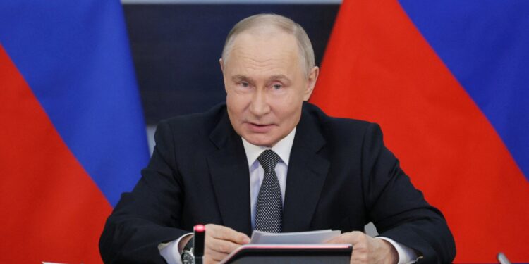 Ο πρόεδρος Πούτιν προτείνει «πάγωμα» της γραμμής του μετώπου, χωρίς διεκδίκηση εδαφών που παραμένουν υπό τον έλεγχο του Κιέβου