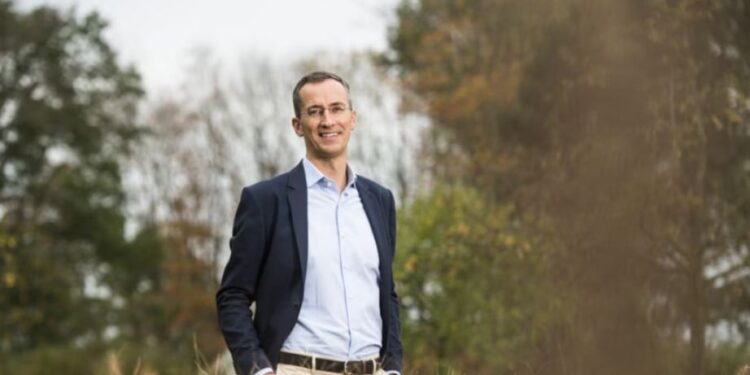 20 φορές αποτυχημένος, τώρα δισεκατομμυριούχος που θέλει να γίνει άγιος