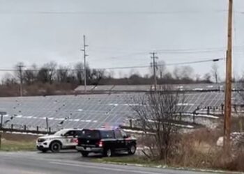 Δικινητήριο αεροσκάφος με δύο επιβαίνοντες συνετρίβη σε χωράφι