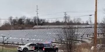 Δικινητήριο αεροσκάφος με δύο επιβαίνοντες συνετρίβη σε χωράφι