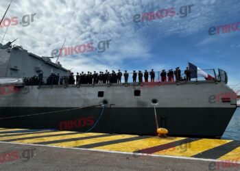 Επίσκεψη Δένδια – Λεκορνί στη φρεγάτα «Alsace» στον Πειραιά – Δείτε εικόνες