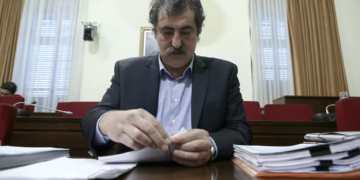 Καταδικάστηκε ερήμην σε ποινή φυλάκισης 12 μηνών με τριετή αναστολή για συκοφαντική δυσφήμηση σε βάρος του Σταμάτη Πουλή