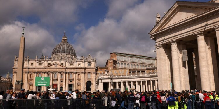Πάνω από 250.000 πιστοί εισήλθαν στην Βασιλική του Αγίου Πέτρου