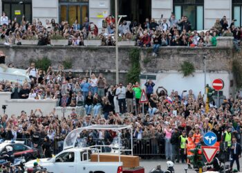 Ο «Πάπας των φτωχών» πέρασε στην αιωνιότητα: Πάνω από 400.000 πιστοί τελευταίο αντίο