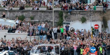 Ο «Πάπας των φτωχών» πέρασε στην αιωνιότητα: Πάνω από 400.000 πιστοί τελευταίο αντίο