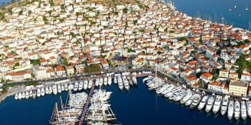 FLYING CAT 3: Εκκενώθηκε το πλοίο στον Πόρο, μετά από απειλή για τοποθέτηση εκρηκτικού μηχανισμού