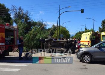 Πρέβεζα: Σοβαρό τροχαίο με τρεις εγκλωβισμένους τραυματίες