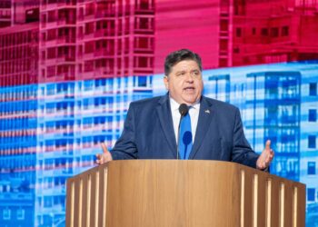 Ο δεύτερος πλουσιότερος αιρετός στις ΗΠΑ θέλει τη θέση του Τραμπ