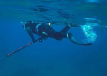 Σκάφος τραυμάτισε στο πόδι 54χρονο ψαροντουφεκά