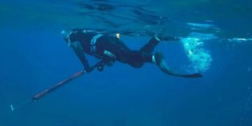 Σκάφος τραυμάτισε στο πόδι 54χρονο ψαροντουφεκά