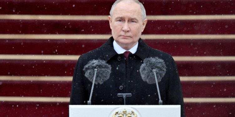 Ραντεβού Πούτιν με τον σουλτάνο του Ομάν με φόντο τις συνομιλίες Ιράν-ΗΠΑ