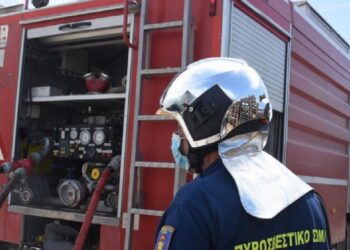 Εγκλωβισμένοι δύο νέοι στο ρέμα Προμπονά