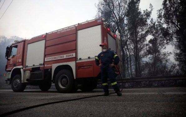 Οδηγός κάηκε μέσα στο αυτοκίνητό του έπειτα από τροχαίο