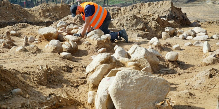 Ανακαλύφθηκαν μοναδικοί τάφοι 2.500 ετών σε μέρος που κανείς δεν περίμενε