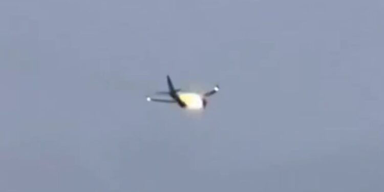 Βίντεο: Αεροπλάνο προχώρησε σε αναγκαστική προσγείωση καθώς η τουρμπίνα «ρούφηξε» ένα… κουνέλι