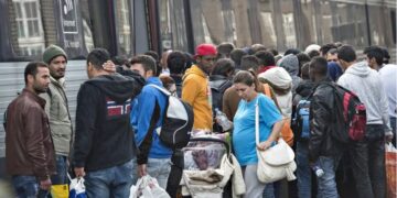 Σουηδία: Η κυβέρνηση προωθεί νομοσχέδιο με κριτήρια «έντιμης διαγωγής» για τους μετανάστες