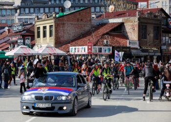Μετά την «ποδηλατάδα» στην Γαλλία, οι φοιτητές της Σερβίας τρέχουν στις Βρυξέλλες διαμαρτυρόμενοι στην Ε.Ε.