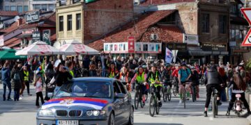 Μετά την «ποδηλατάδα» στην Γαλλία, οι φοιτητές της Σερβίας τρέχουν στις Βρυξέλλες διαμαρτυρόμενοι στην Ε.Ε.