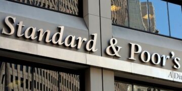 Αναβάθμισε το ελληνικό αξιόχρεο σε BBB με σταθερές προοπτικές