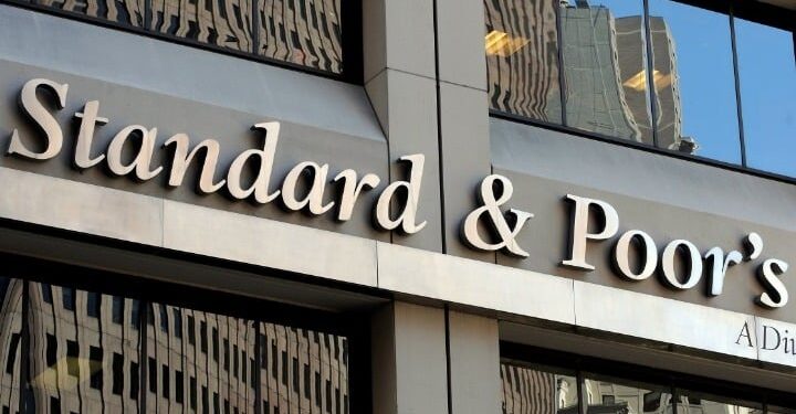Αναβάθμισε το ελληνικό αξιόχρεο σε BBB με σταθερές προοπτικές