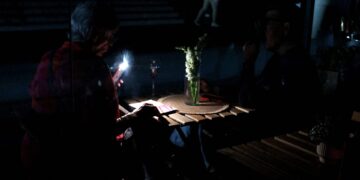 Μπλακ άουτ στην Ιβηρική Χερσόνησο: Υπό το φως των κεριών για ώρες Ισπανία και Πορτογαλία