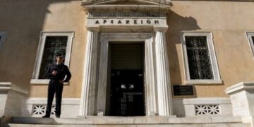 Στην Ολομέλεια θα κριθεί η επιβολή αυτοτελούς τέλους επιτηδεύματος στα Airbnb