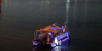 Καρέ καρέ η στιγμή της σύγκρουσης δύο σκαφών με απολογισμό 1 νεκρό και 12 τραυματίες στη Φλόριντα