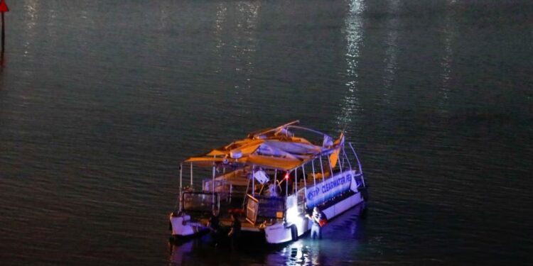 Καρέ καρέ η στιγμή της σύγκρουσης δύο σκαφών με απολογισμό 1 νεκρό και 12 τραυματίες στη Φλόριντα