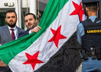 Ο υπουργός Εξωτερικών ύψωσε τη νέα σημαία της χώρας στην έδρα του ΟΗΕ