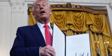 Μεγάλη νίκη για την Apple και την Κίνα η ανάκληση των δασμών σε ηλεκτρονικά προϊόντα