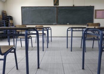 16χρονος απείλησε συμμαθητές και καθηγητές του και προκάλεσε φθορές στο σχολείο