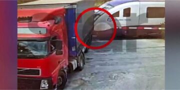 Εύβοια: Φωτογραφίες-ντοκουμέντα από την σύγκρουση του φορτηγού με τρένο