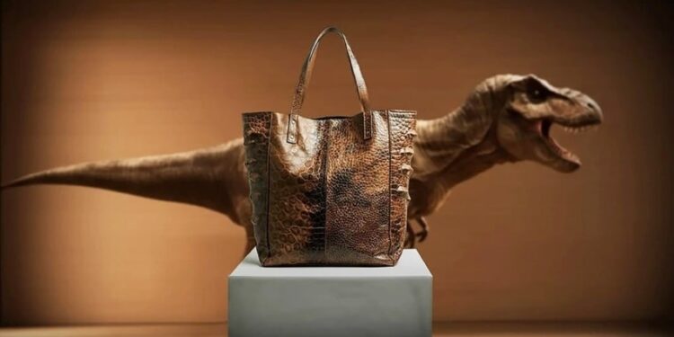 Jurassic… Bag: Επιστήμονες επιχειρούν να φτιάξουν πολυτελείς τσάντες από δέρμα Τυραννόσαυρου Ρεξ