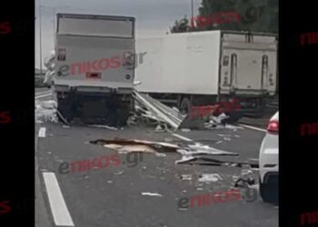 Σύγκρουση φορτηγών και δυσχέρεια στην κυκλοφορία -Βίντεο αναγνώστη